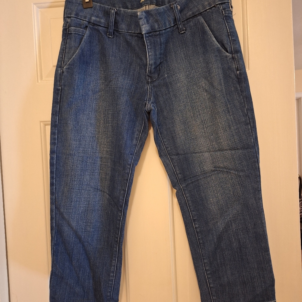 Denim Sz 8 Diva by Old Navy Stretchy Cropped Jeans.